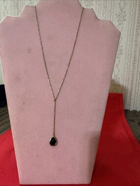 Chic Gold Tone Necklace with Black Accent